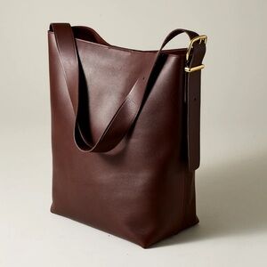 Madewell Leather The Essential Bucket Tote - Chocolate Raisin
